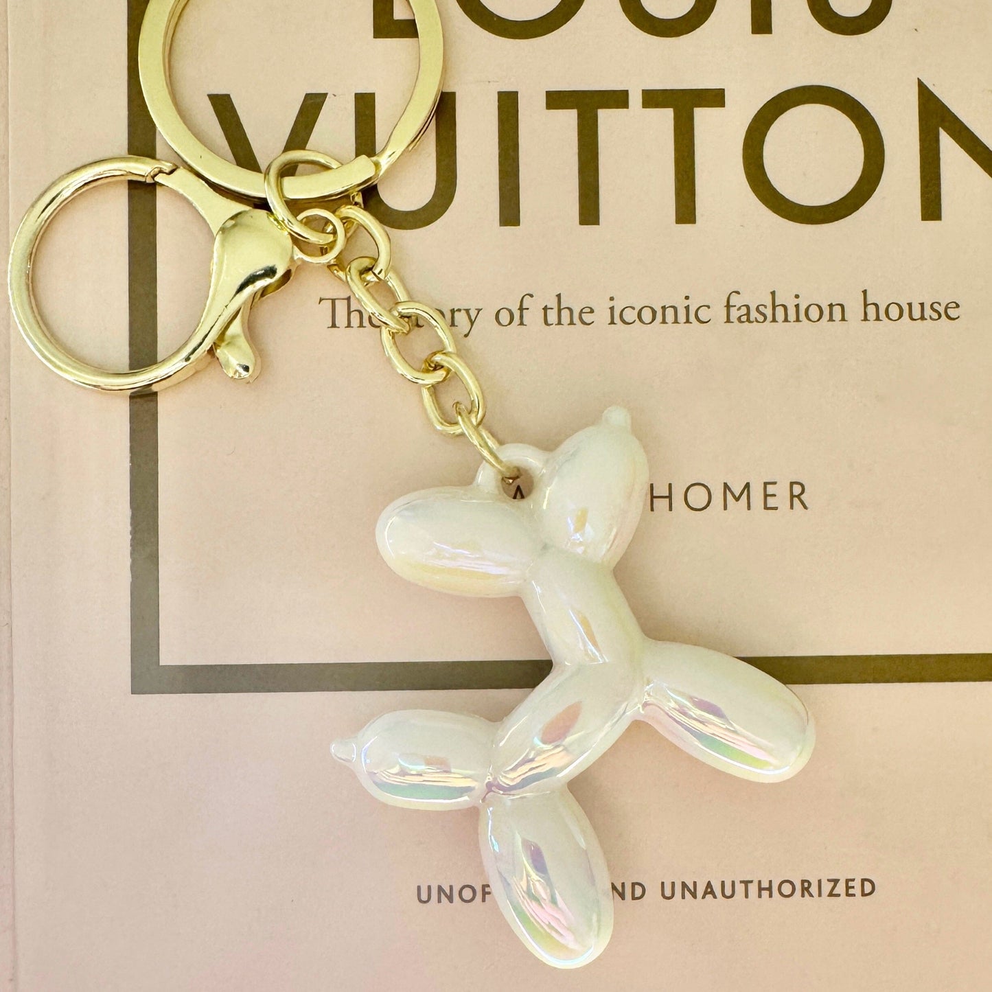 Cream Balloon Dog Keyring.