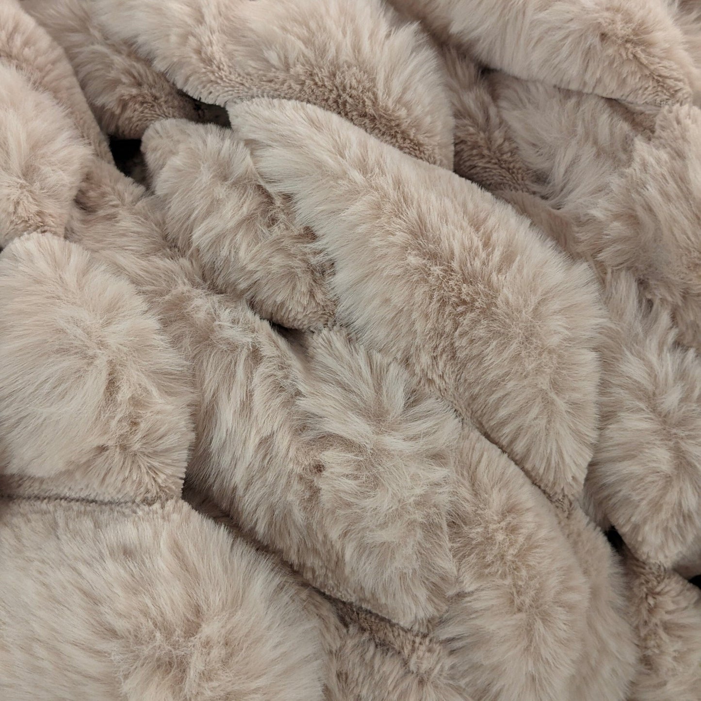 Isla Oatmeal Chunky Ribbed Faux Fur Throw - Rosey's Creations