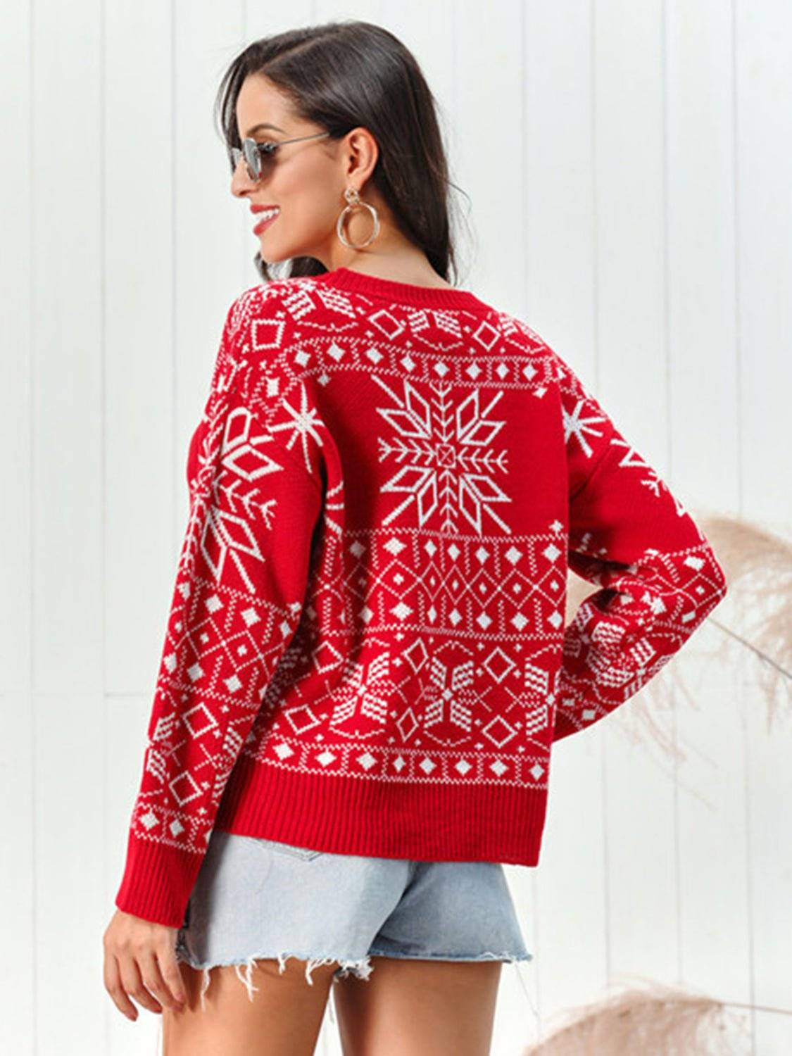 Snowflake Pattern Round Neck Sweater.