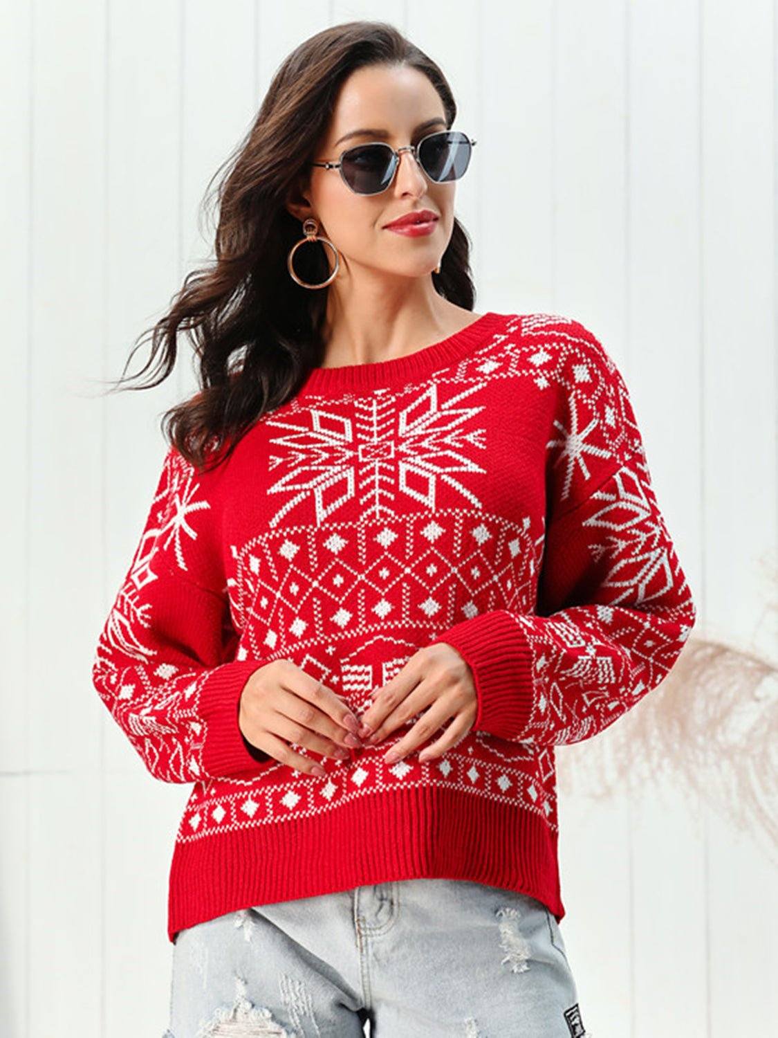 Snowflake Pattern Round Neck Sweater.