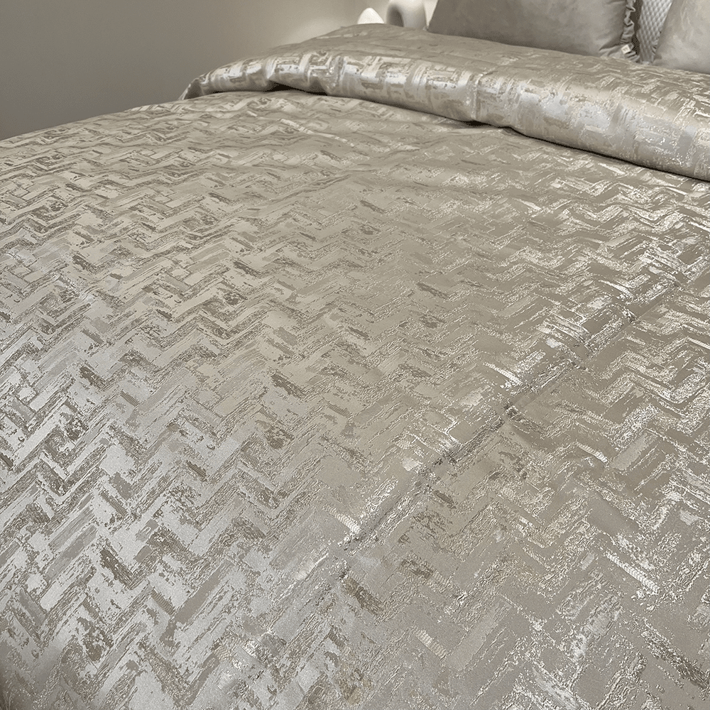 Sorrel Cream & Gold Metallic Abstract Patterned Bedspread.
