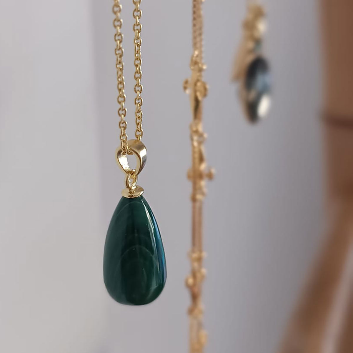Hera Polished Stone Pendant Necklace Malachite Azuni London